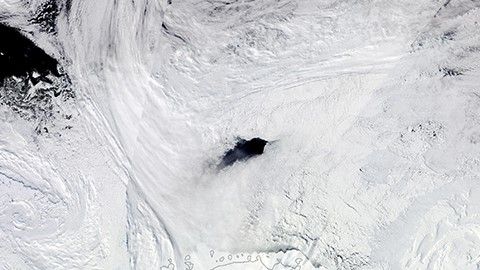 An aerial view of the Maud Rise polynya